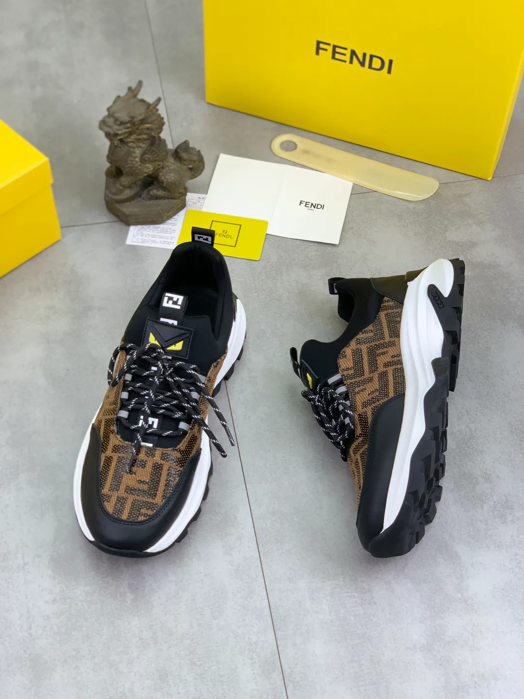 ​Men's shoes 💰P440 💰【New】Little monster 🆘 New FENDI 🕶️🕶️Simple routing effect, showing an elegant and cool driving shoe 🎬Using imported calfskin + first-layer pigskin lining🐂Excellent material🎬Detailed workmanship 🤗Comfortable foot feel➰➰. ​Pair it with any outfit to show your taste and temperament, low-key luxury ♻️Design ​simple and elegant ​noble and fashionable 🍃​Very loved and favored by trendy men 💓❤️Size: 38-44 (45 customized) 3️⃣ colors available